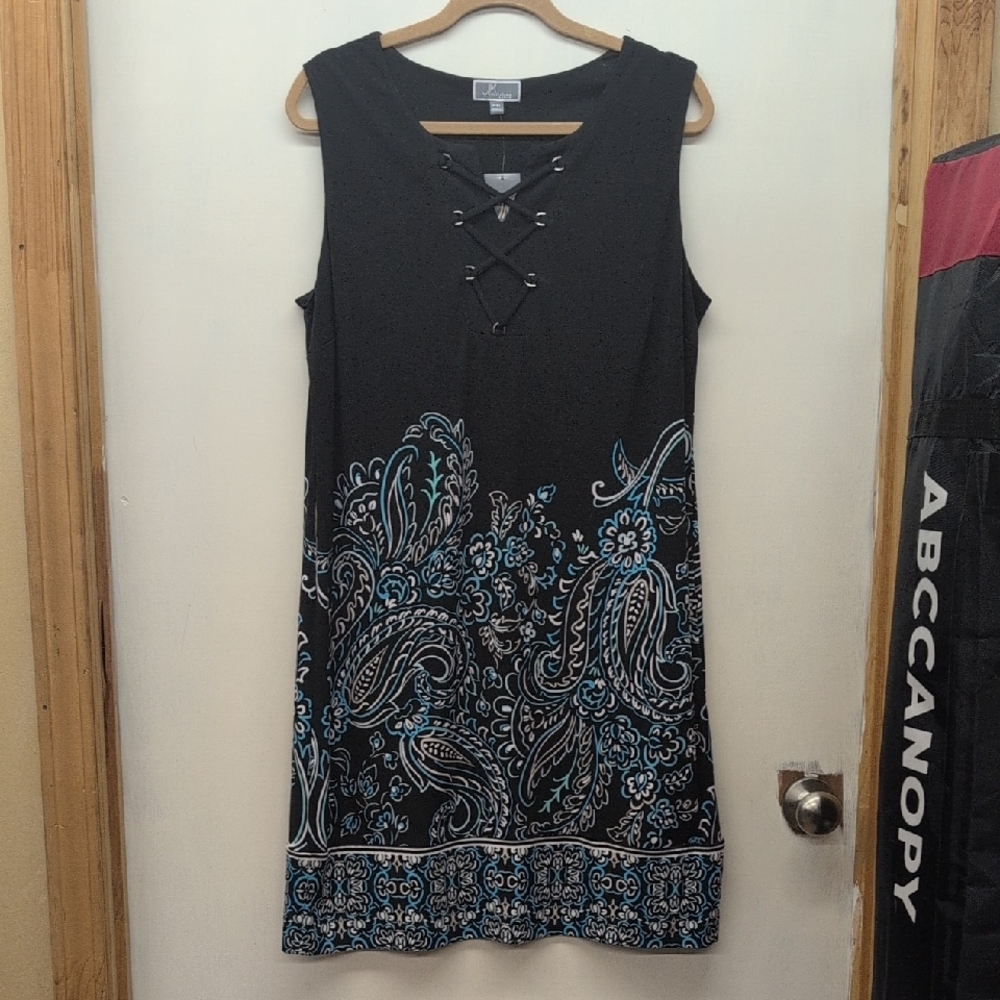 JM Collection Black and Tan Garment